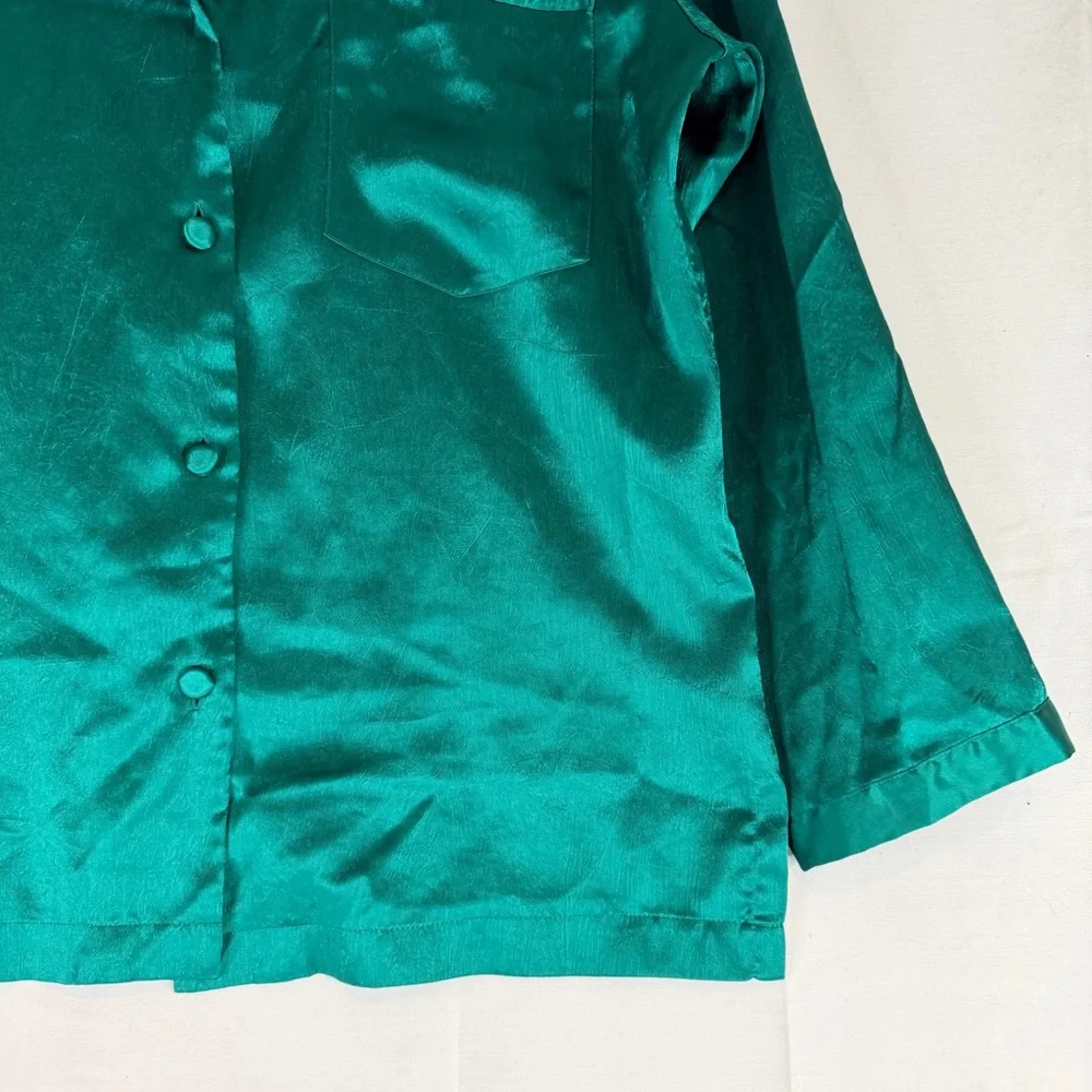 VICTORIA’S SECRET Women’s Size M Pajama Top Shirt VINTAGE Button Close Green